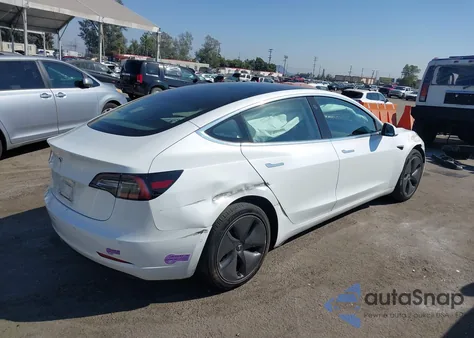 2018 Tesla Model 3 Long Range/Mid Range z USA, uszkodzony, nr VIN 5YJ3E1EA3JF161709